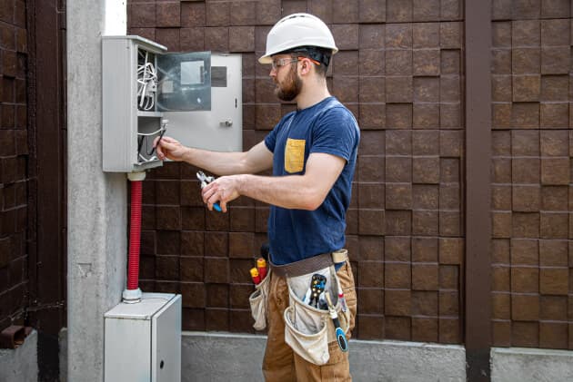 Electrician work in Surat - Outdoor Electrical Repair in Adajan